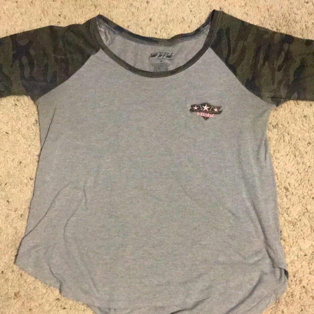 Elbow sleeve length tee